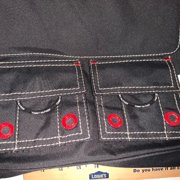 🎈Classic Tommy Hilfiger vinyl purse in Navy - Picture 3 of 5